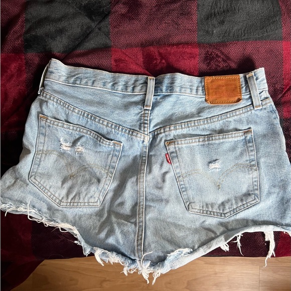 Levi’s shorts - Picture 2 of 2